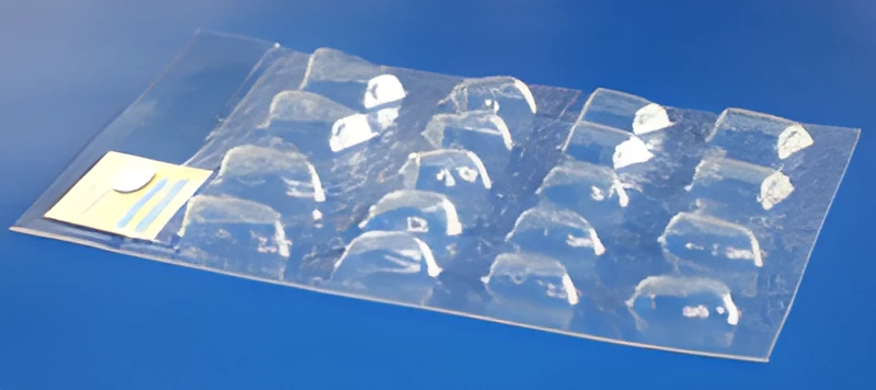 Transparent Crowns for Approximal Medium/Large Incisors